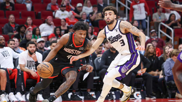 Rockets guard Jalen Green drives with the ball as Sacramento Kings guard Chris Duarte (3) defends during the first quarter at Toyota Center.